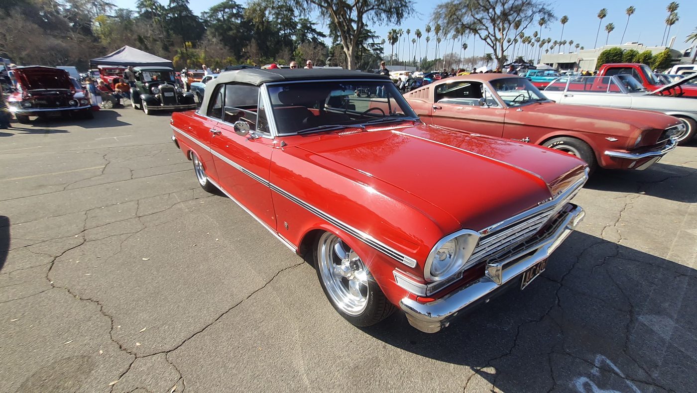 Czerwony Ford Falcon 1963