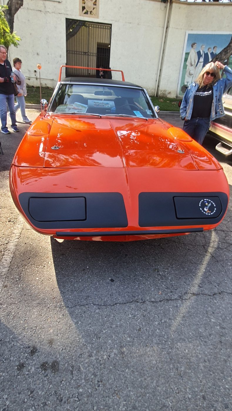 Pomarańczowy Plymouth Superbird – zdjęcie 2