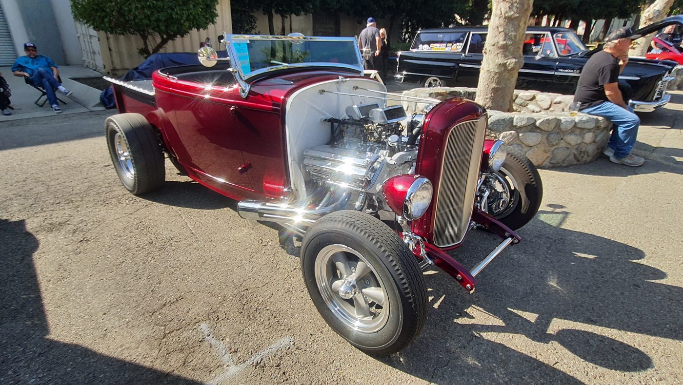 Candy red Ford roadster 1932 highboy
