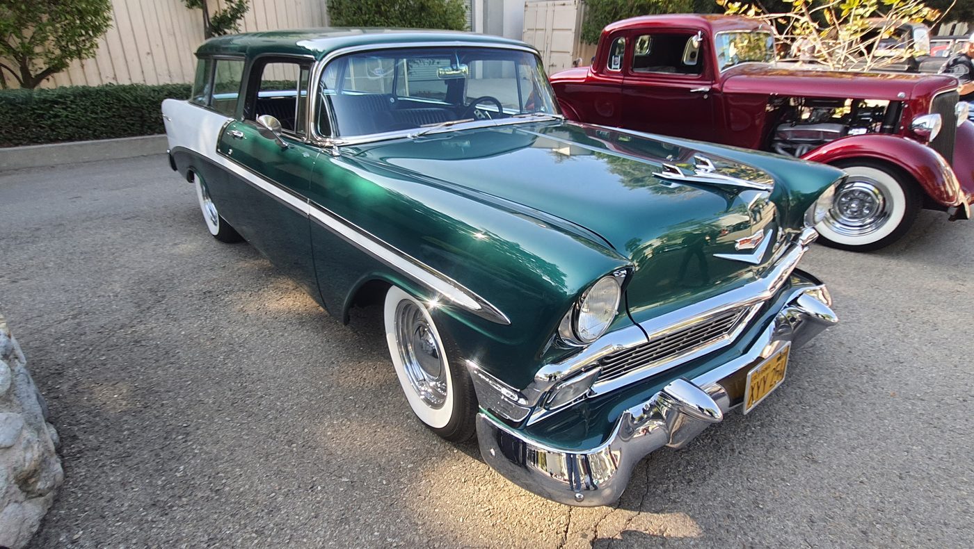 Zielono-biały Chevrolet Bel Air 1956