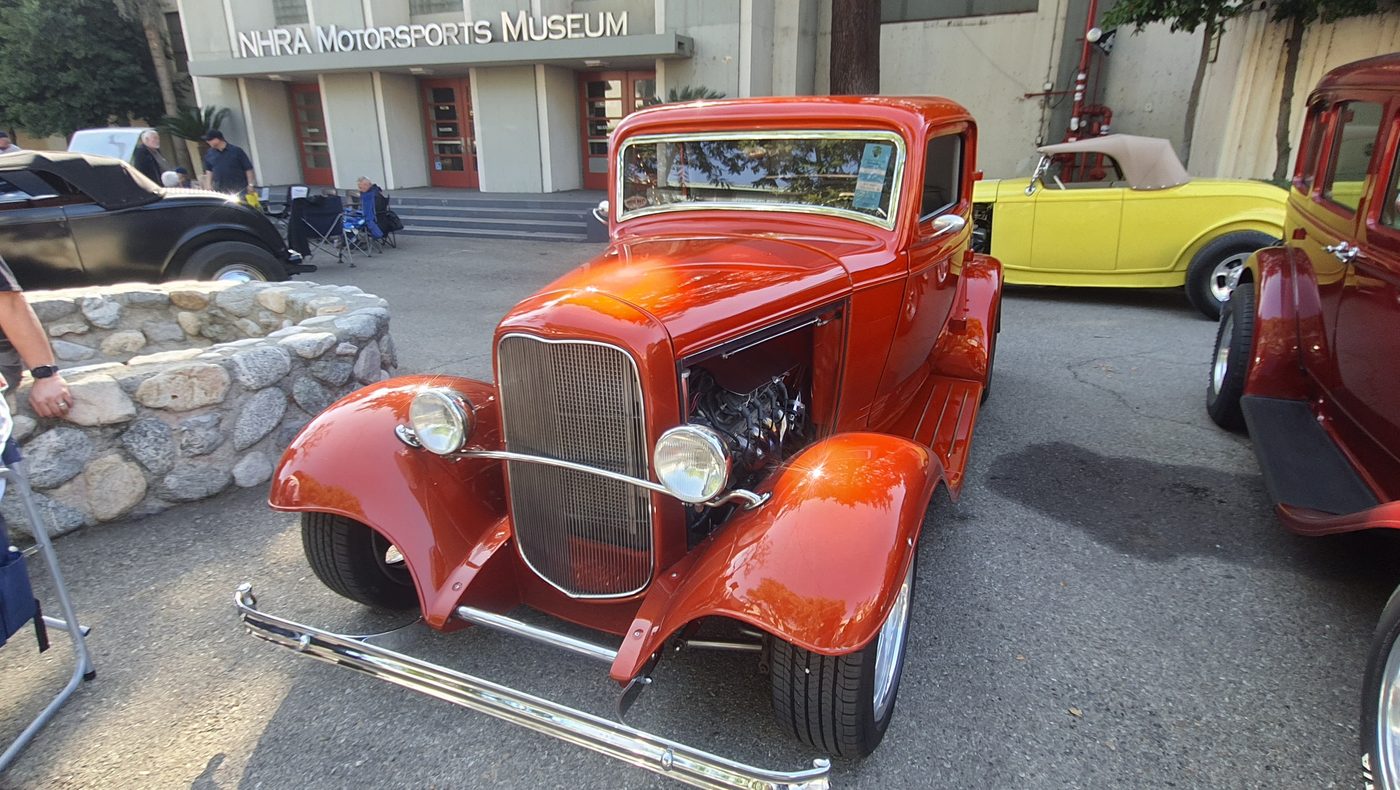 Ford 3-window coupe 1932 w kolorze tangerine