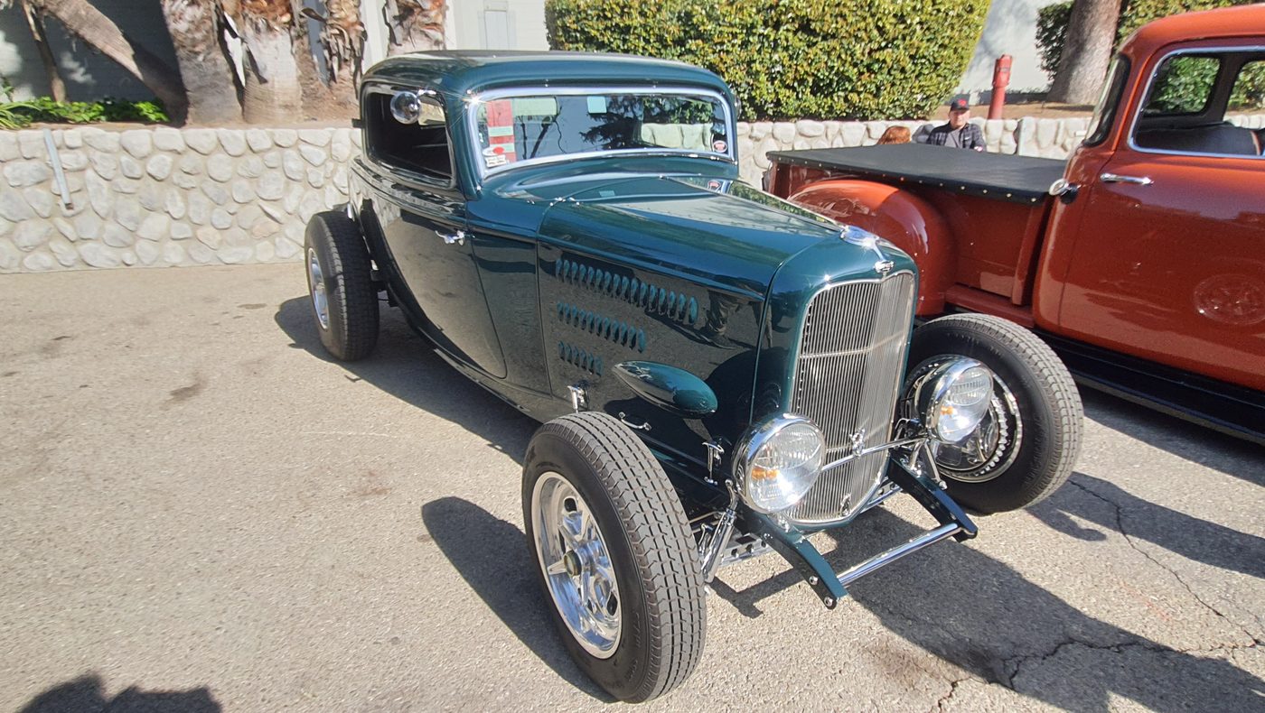 Ciemnozielony Ford 5-window coupe 1932 highboy