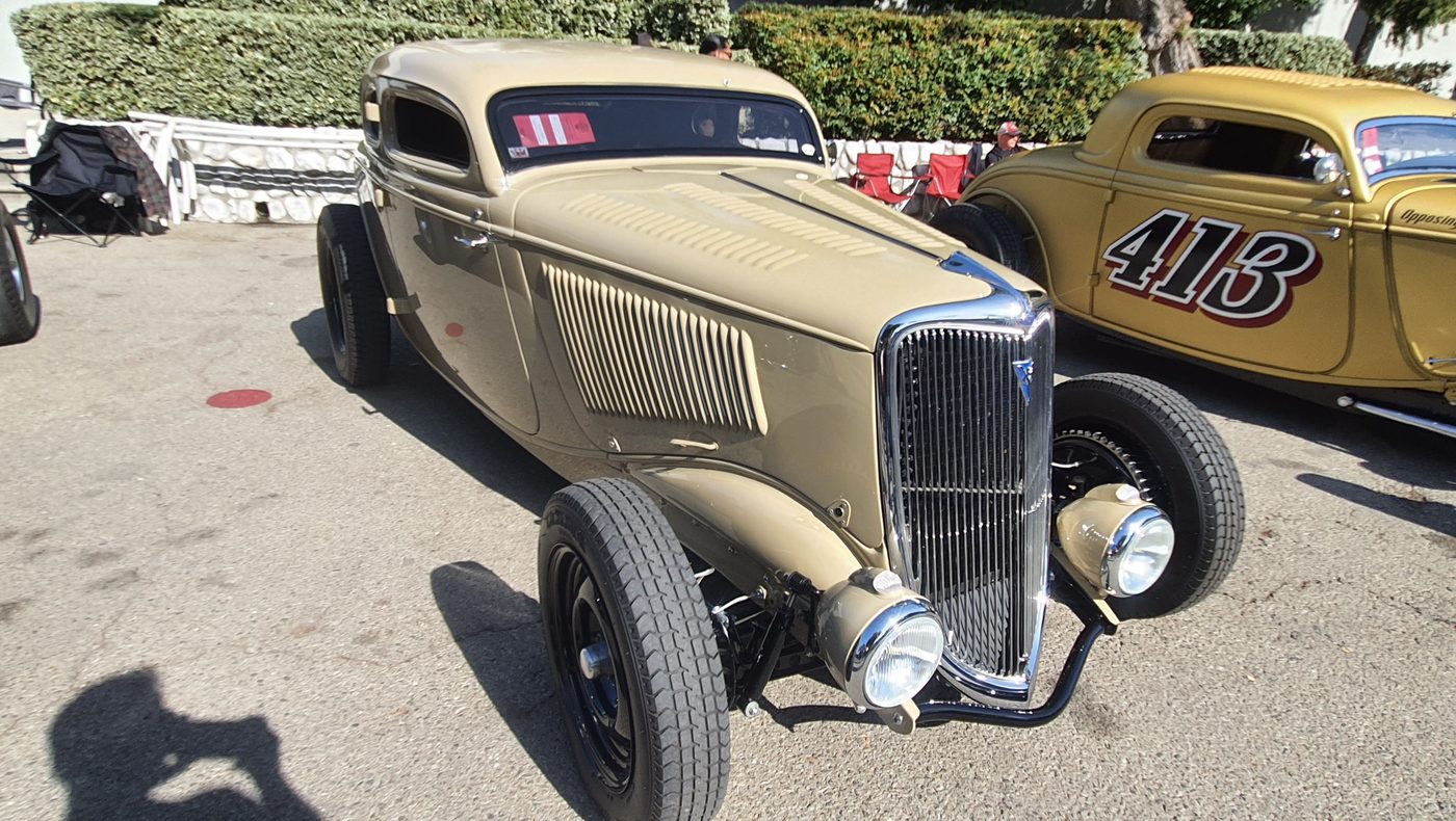 Beżowy Ford 3-window coupe 1934 chopped