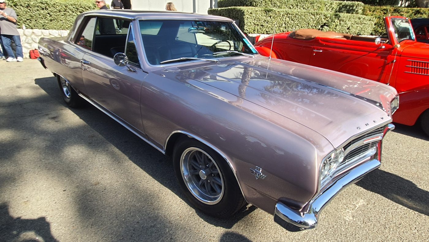Chevrolet Chevelle 1966 w kolorze różowego szampana