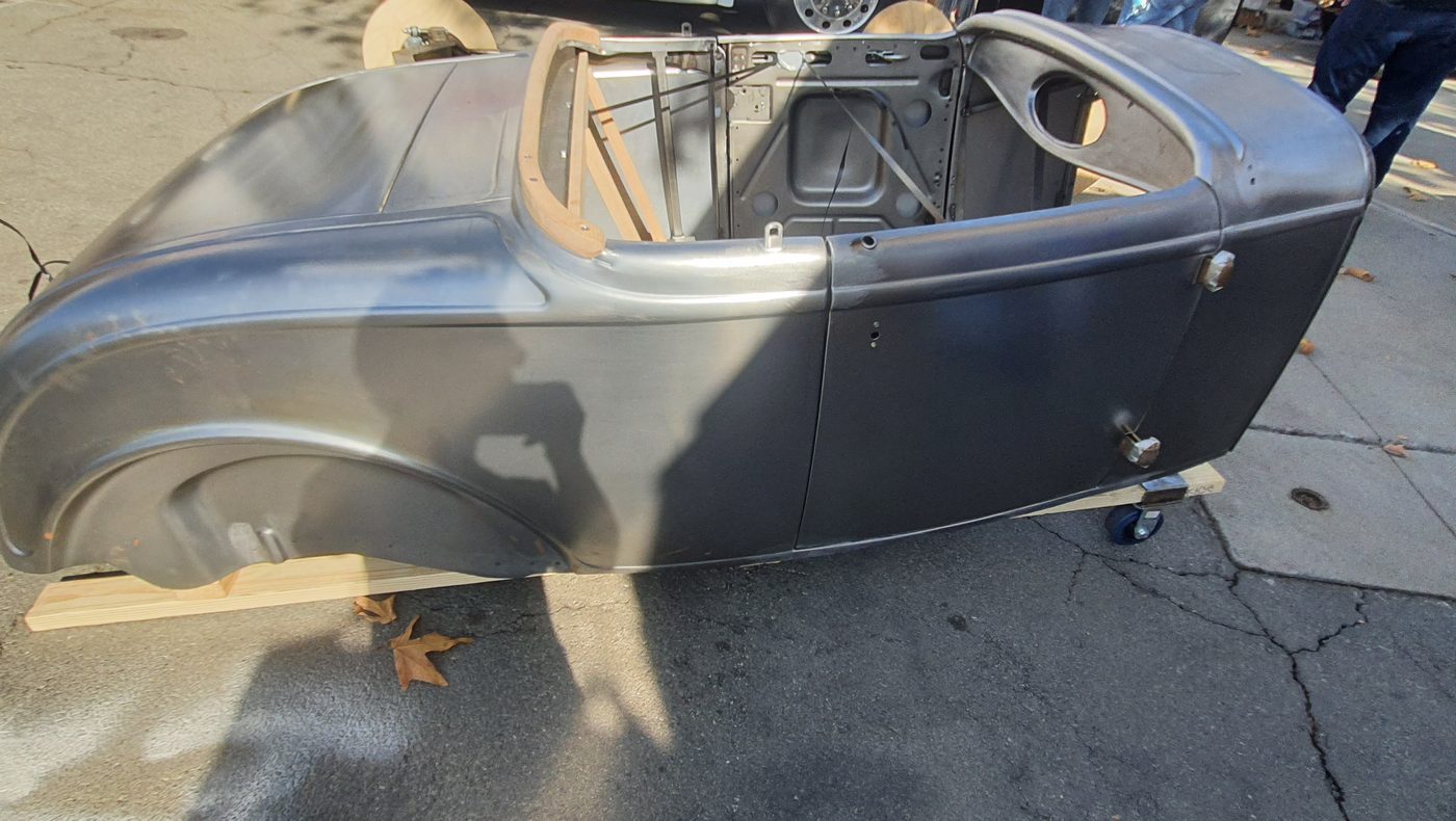 Nadwozie roadstera Ford 1932 w surowej stali
