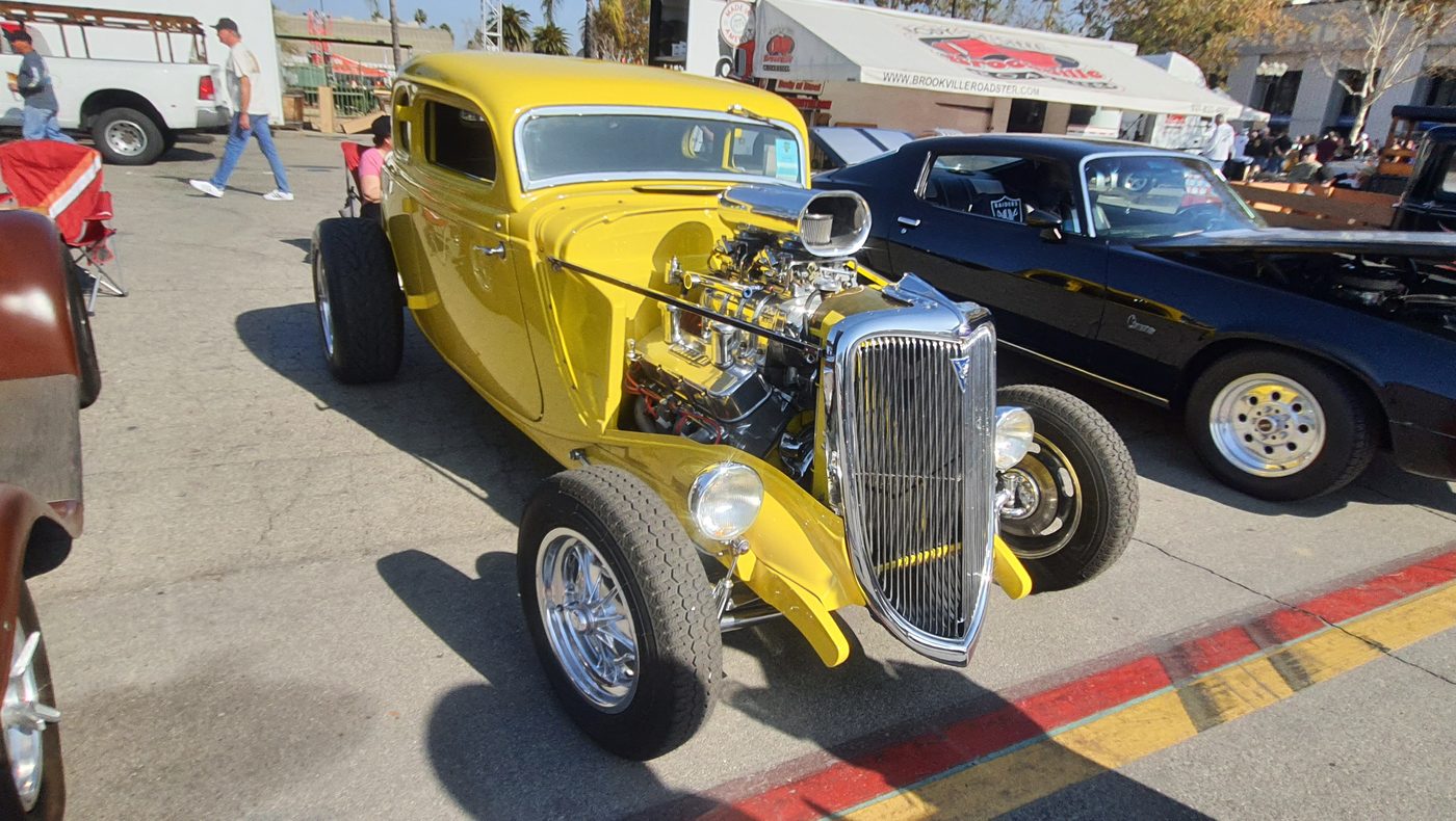 Żółty Ford 3-window coupe 1934 highboy