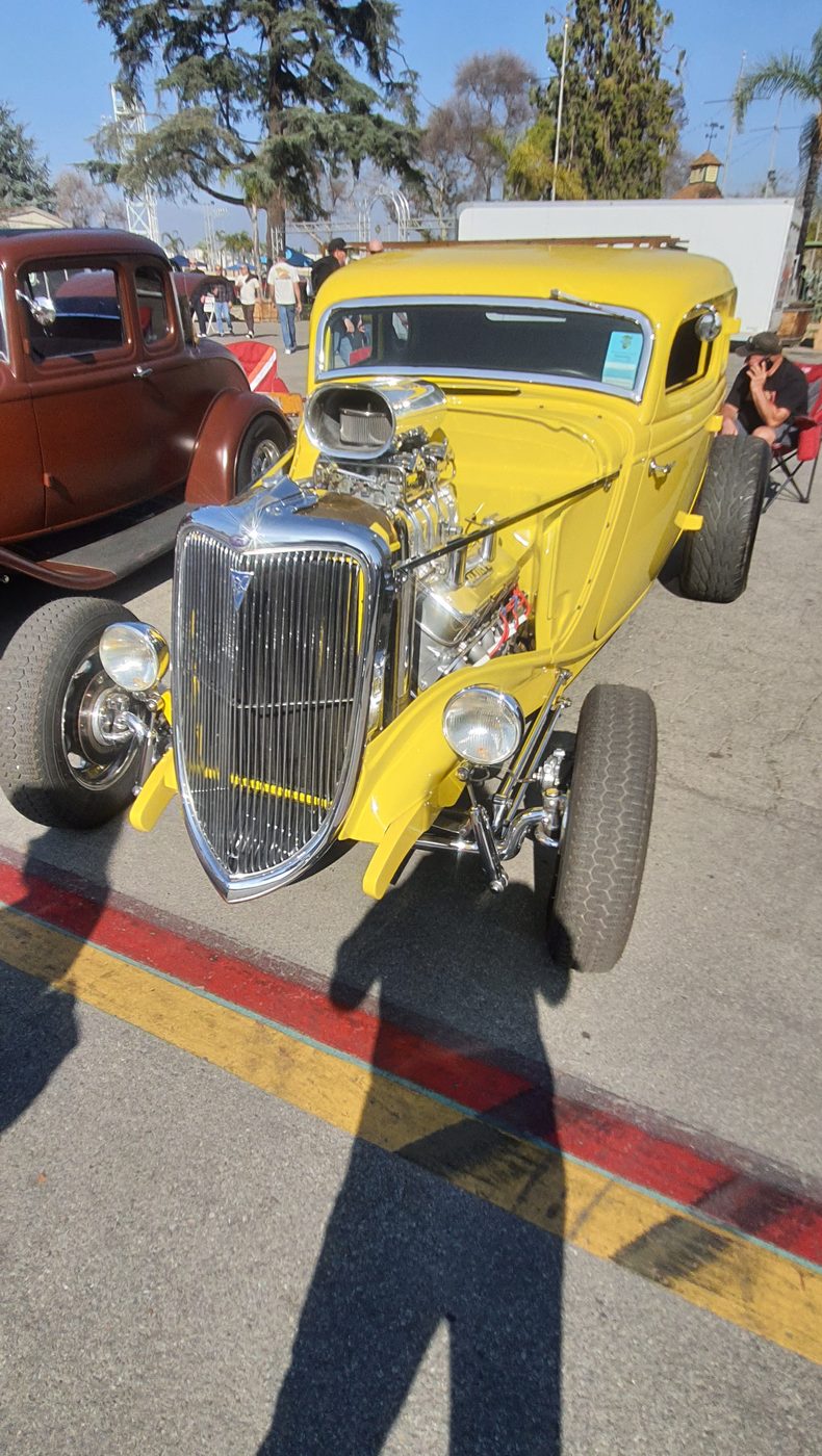 Żółty Ford 3-window coupe 1934 highboy – zdjęcie 2