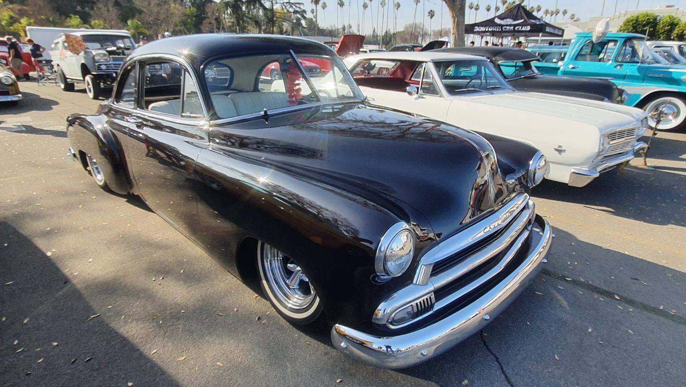 Czarny Chevrolet Styleline Deluxe 1951 bomb