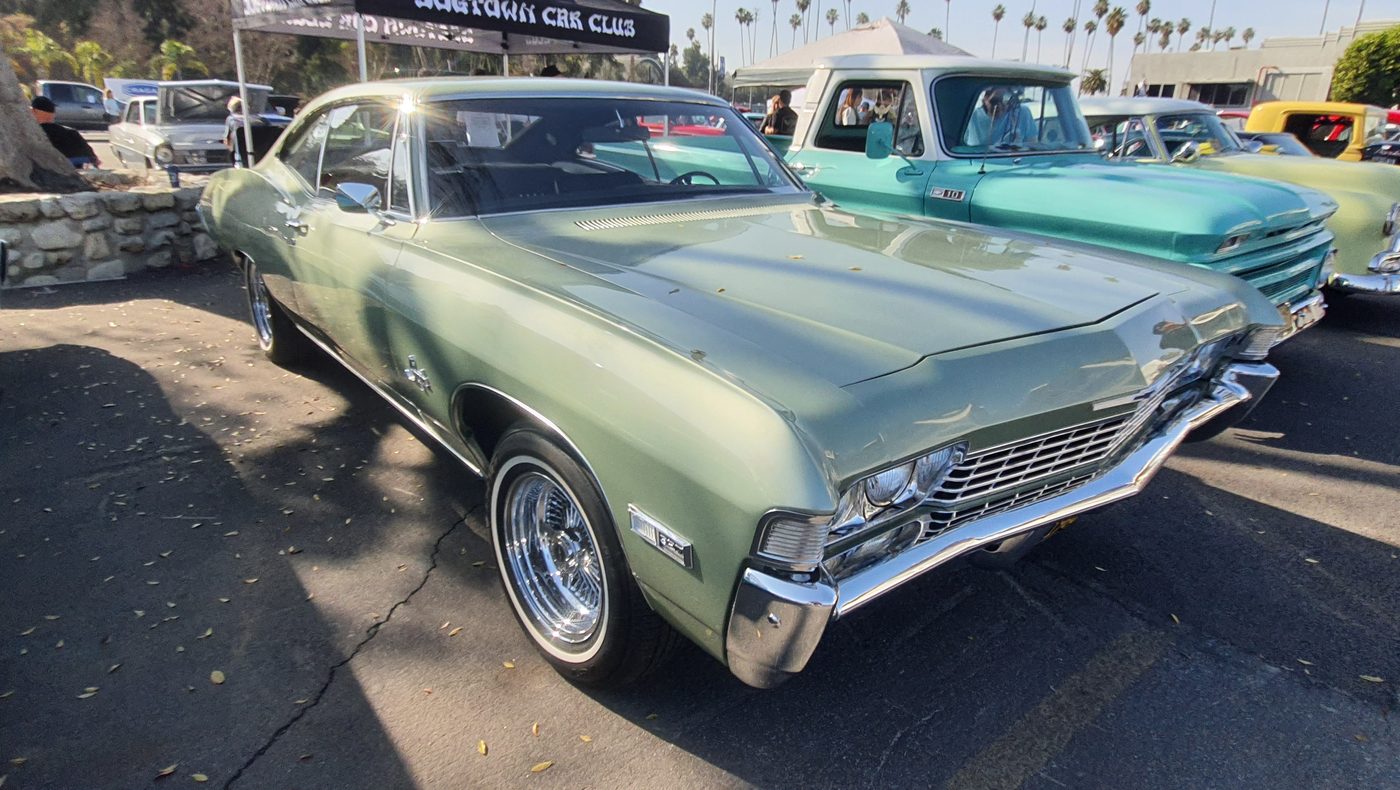 Jasnozielony Chevrolet Impala 1968