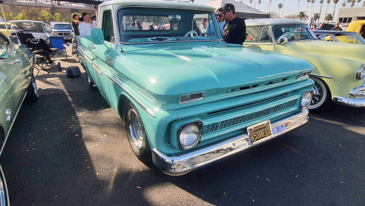 Turkusowy Chevrolet C10 1965