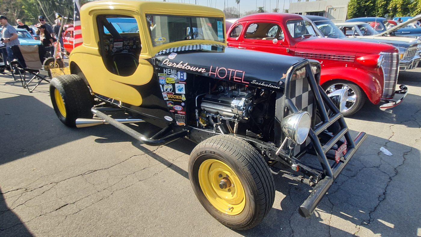 Żółto-czarny Ford Model A pickup gasser z Hemi