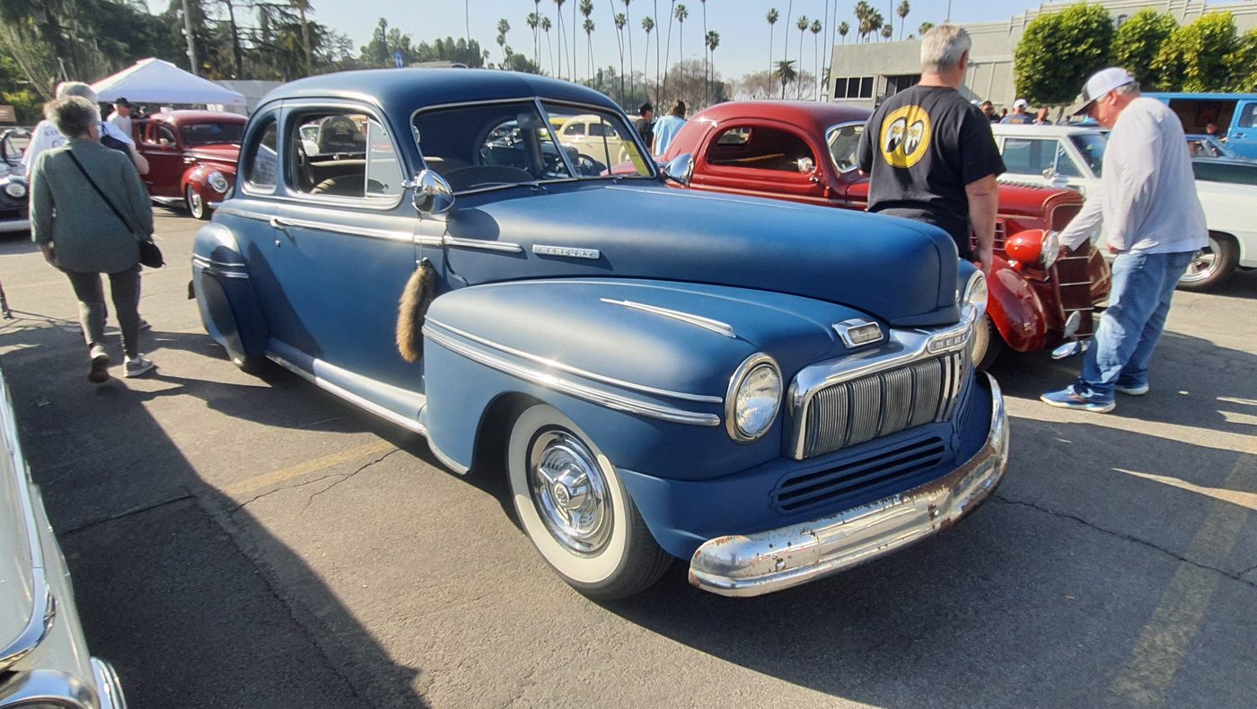 Niebieski Mercury Eight coupe 1947