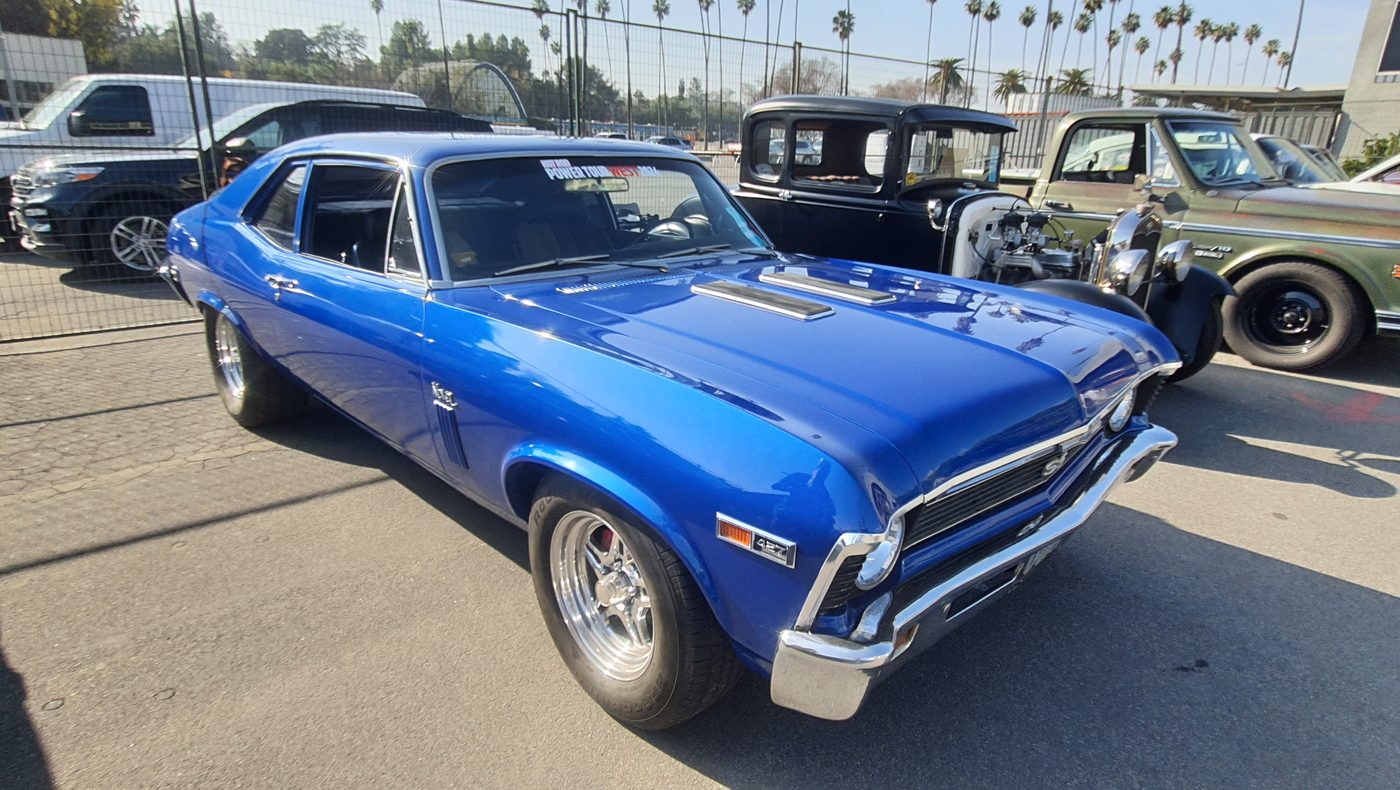 Niebieski Chevrolet Nova SS 1972