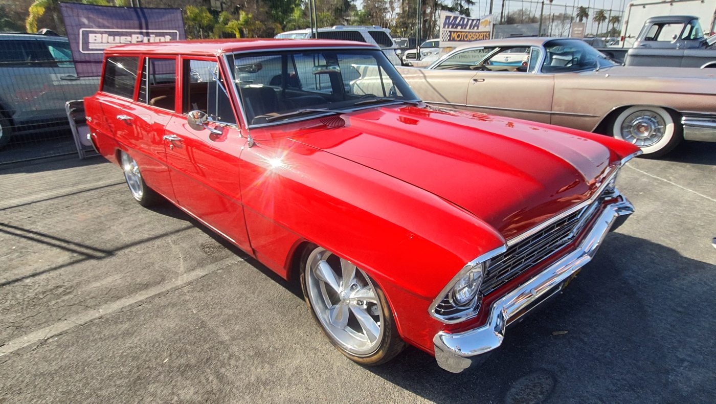 Czerwone Chevrolet Chevy II Nova kombi 1967
