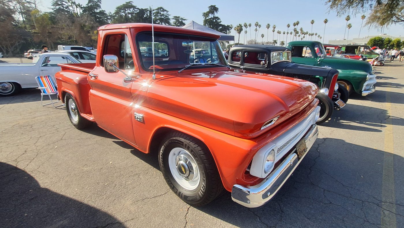 Pomarańczowy Chevrolet C10 stepside 1966