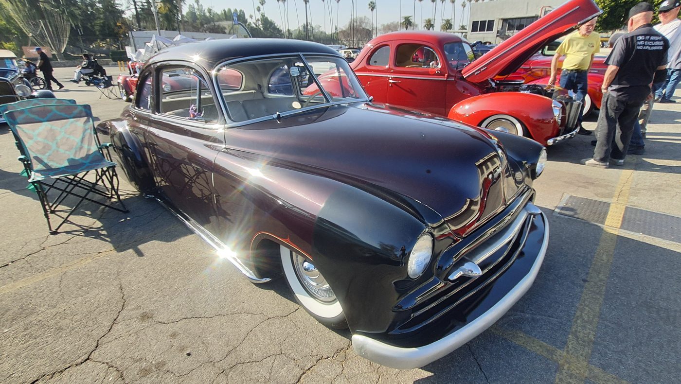 Czarny Chevrolet Fleetline 1947 obniżony