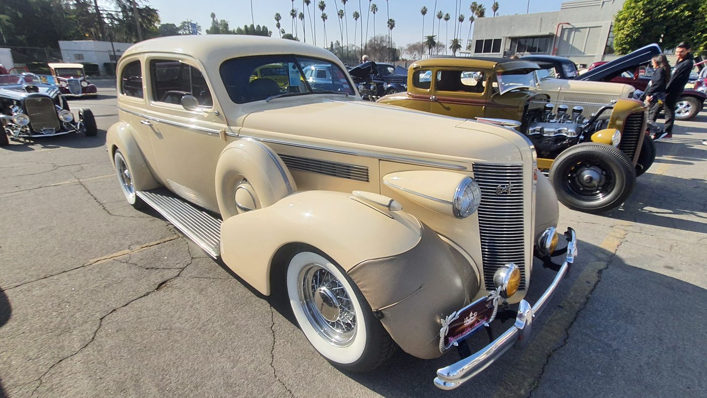 Beżowy Buick Special 1937