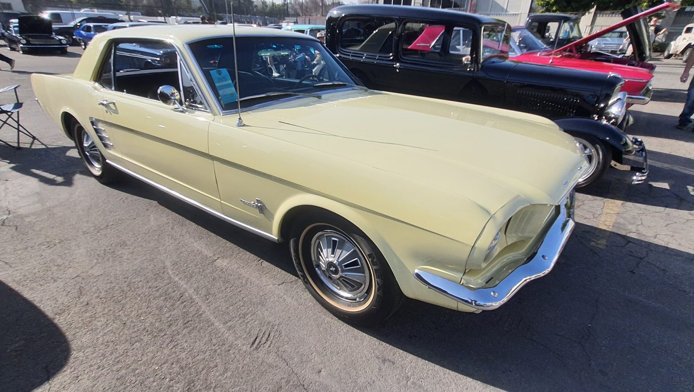 Żółty Ford Mustang 1966 Springtime Yellow