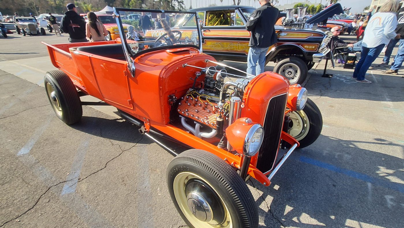 Pomarańczowy Ford Model T roadster pickup 1927 hot rod