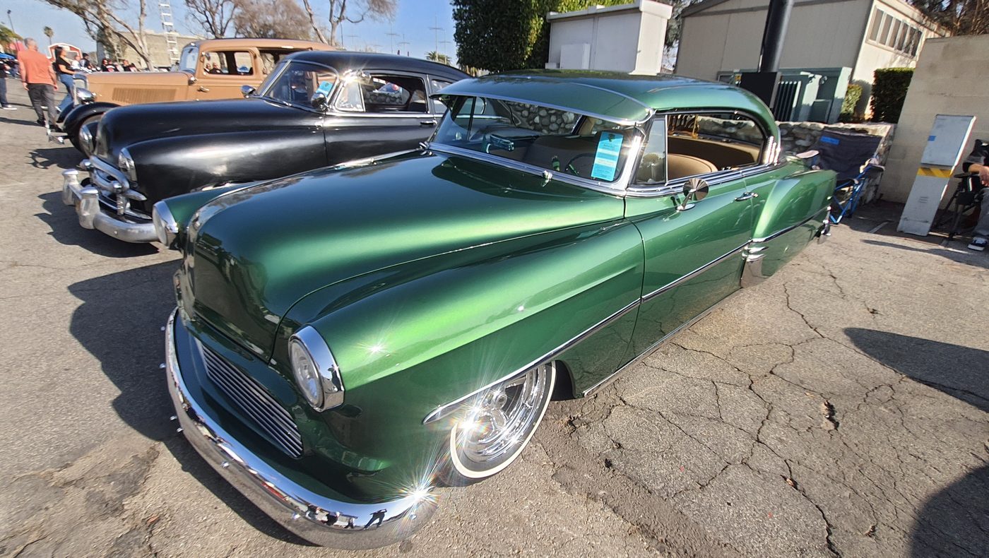 Zielony Chevrolet Bel Air 1953 kustom