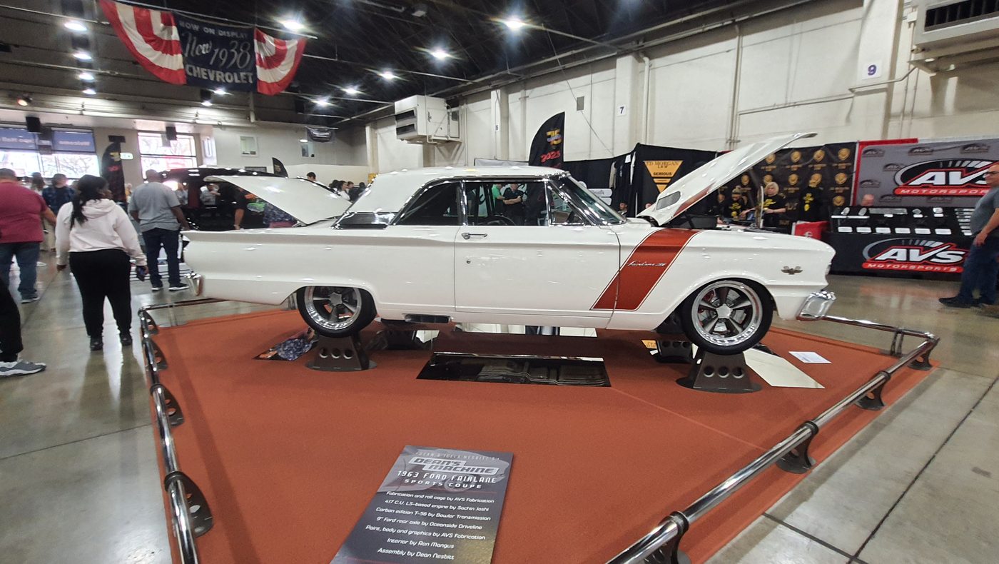 Biały Ford Fairlane Sports Coupe 1963 pro touring