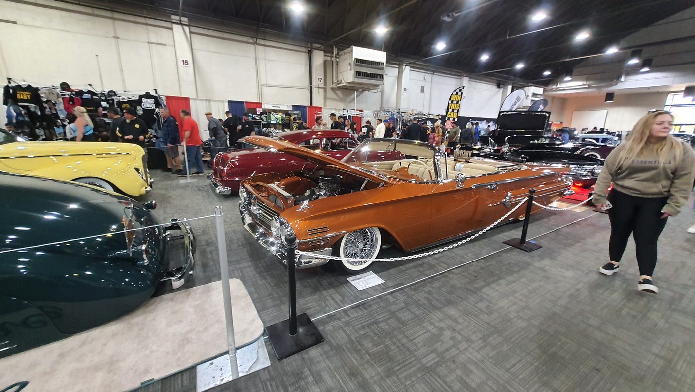 Miedziany Chevrolet Impala kabriolet 1959 lowrider