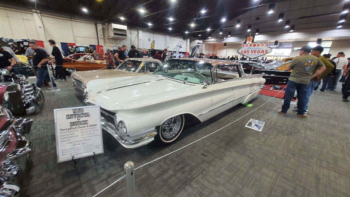 Biały Buick Invicta kabriolet 1960 lowrider