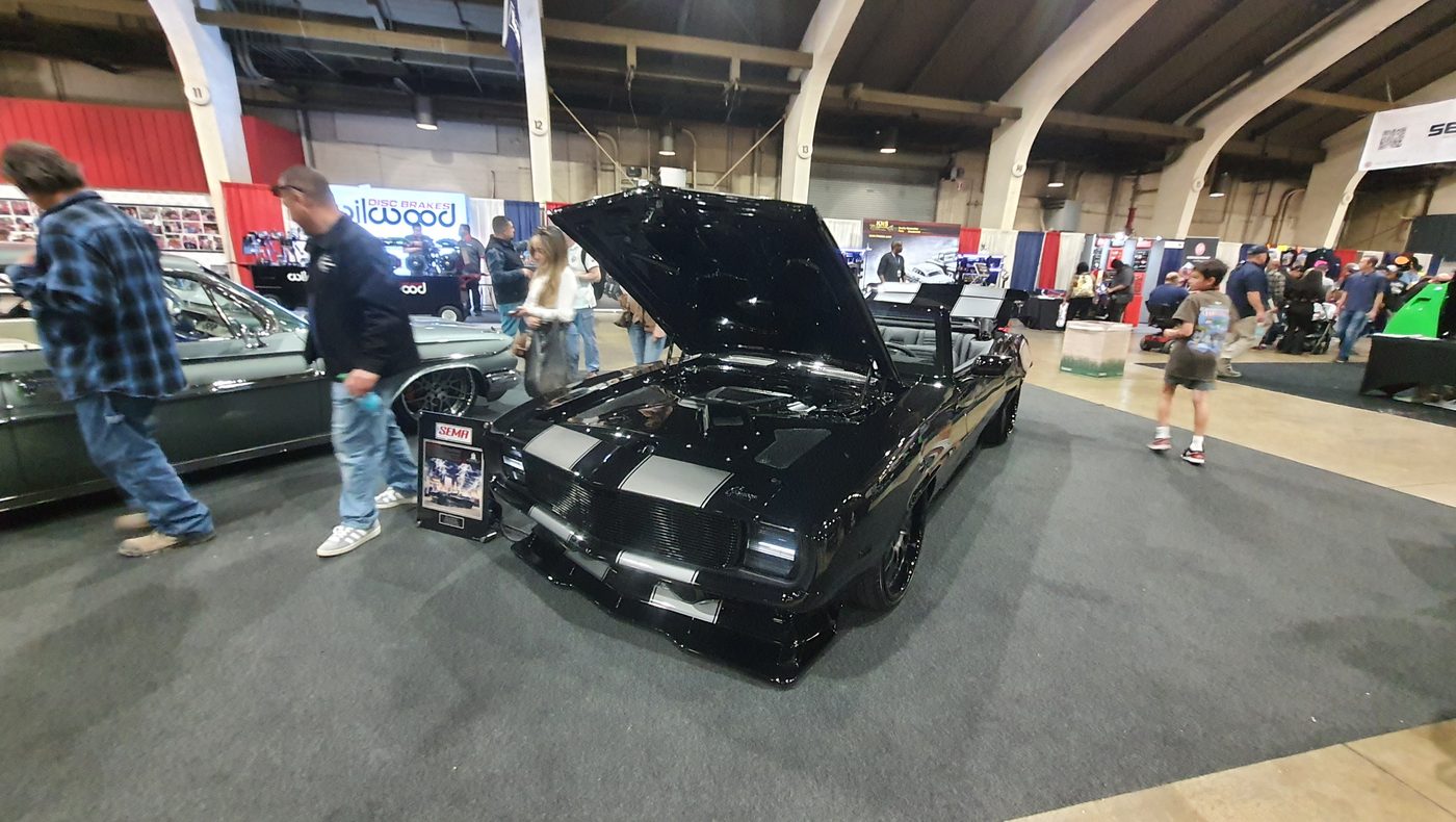 Czarny Chevrolet Camaro kabriolet 1969 pro touring