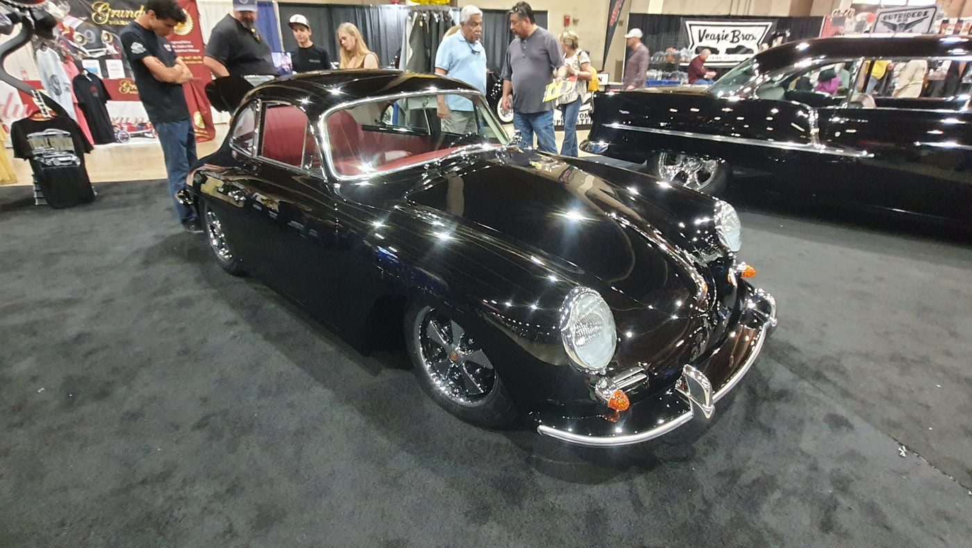 Czarne Porsche 356 coupe outlaw z czerwonym wnętrzem