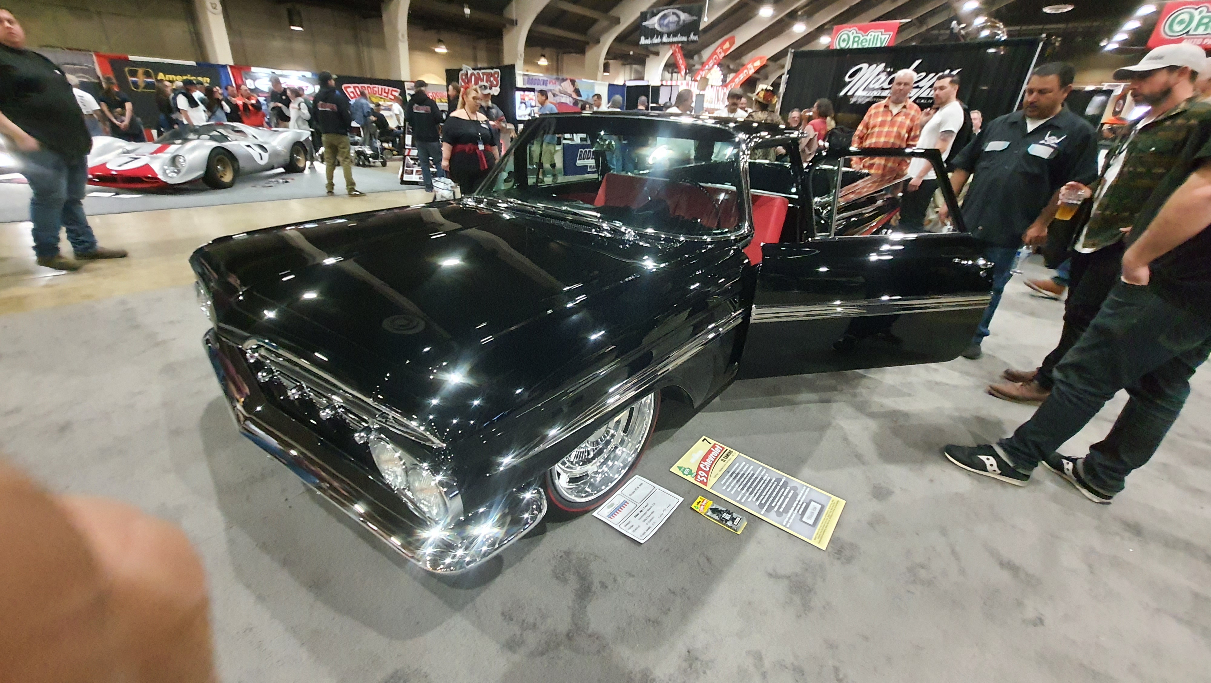 Chevrolet Impala 1961 – Czarny Klasyk z Kalifornijskim Charakterem