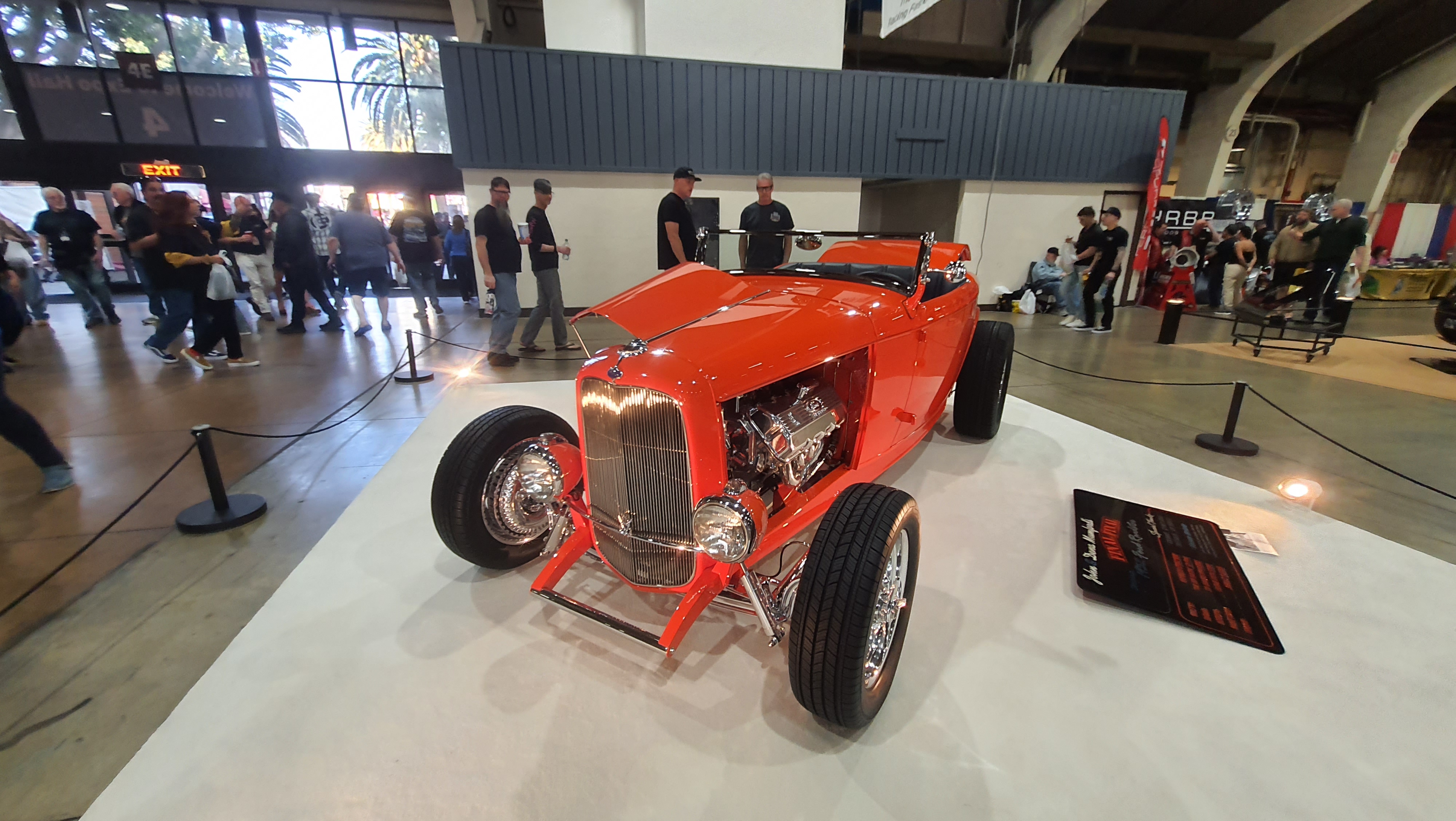 Pomarańczowy Ford '32 Roadster – Esencja Stylu Hiboy Hot Rod!