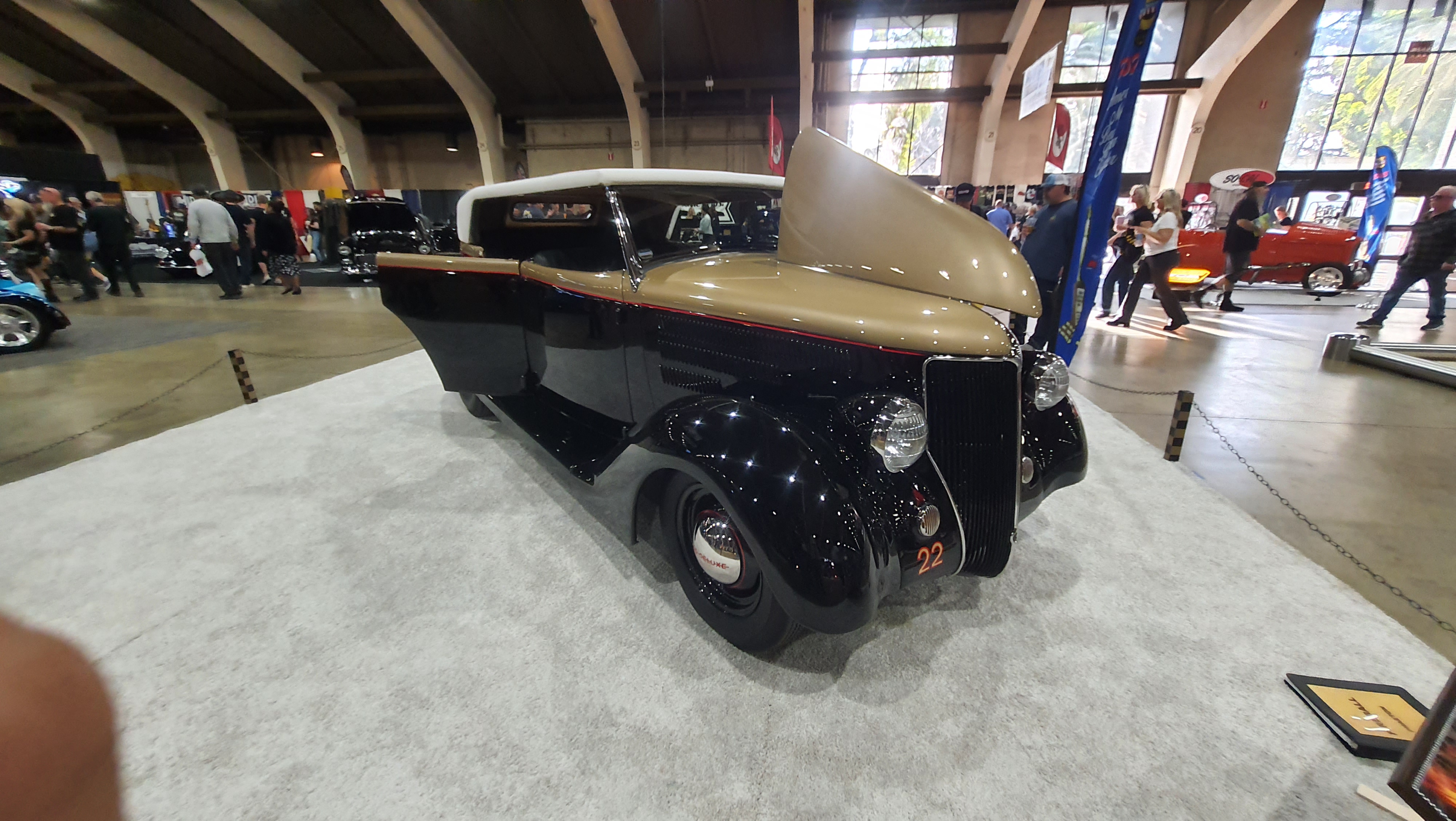 Ford '36 Roadster w Stylu Kustom – Ponadczasowa Elegancja