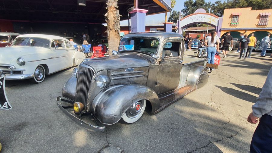 Chevrolet z 1937 roku w surowej stali