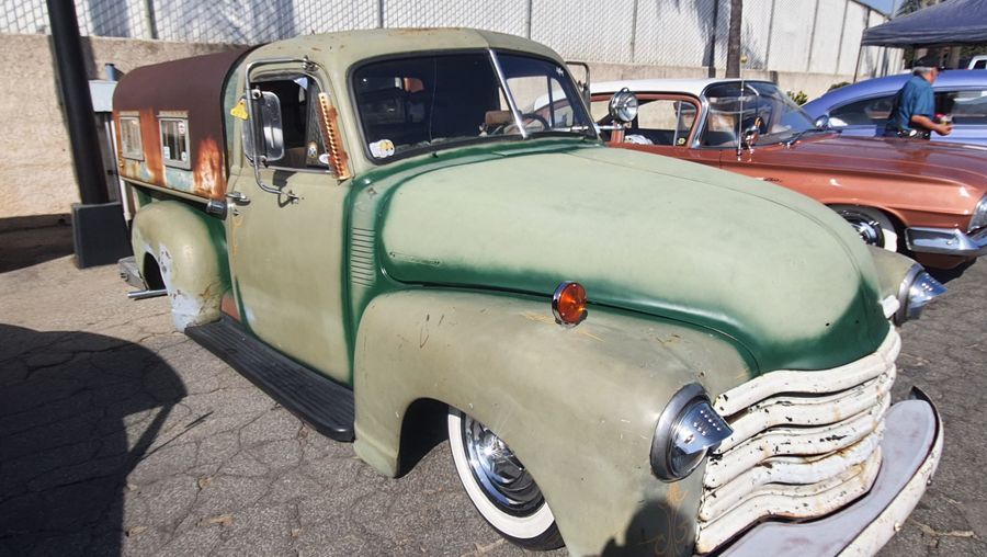 Chevrolet Advance Design w zielono-brązowej patynie