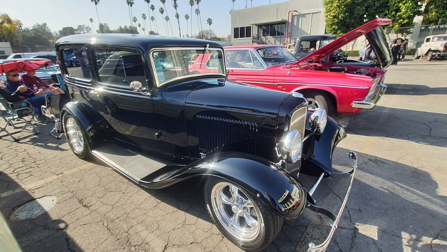 Czarny Ford Model A Tudor sedan z 1931 roku