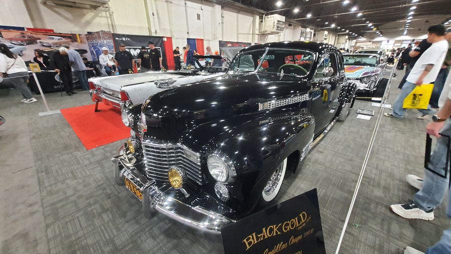 Czarny Cadillac Series 62 z 1941 roku „Black Gold”